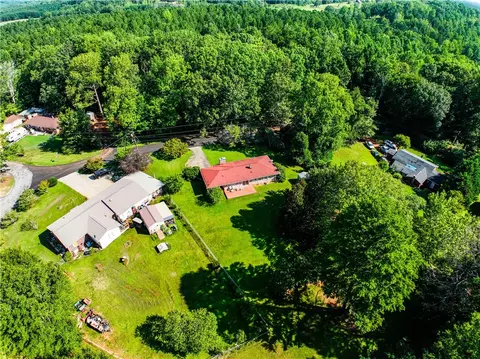 View/Area - 925 Robinhood Dr, Walhalla, SC 29691 photo 1 of 1