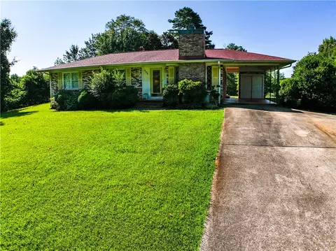 Exterior - 925 Robinhood Dr, Walhalla, SC 29691 photo 2 of 5
