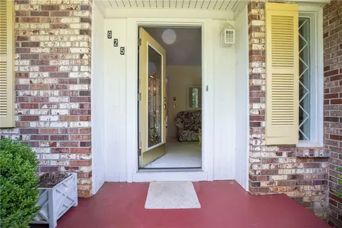 Entry Way - 925 Robinhood Dr, Walhalla, SC 29691 photo 1 of 1