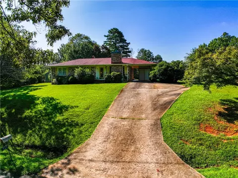 Exterior - 925 Robinhood Dr, Walhalla, SC 29691 photo 5 of 5