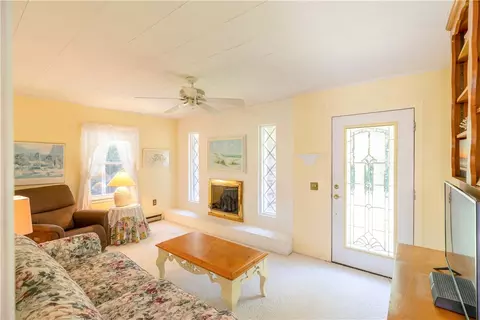 Living - 925 Robinhood Dr, Walhalla, SC 29691 photo 2 of 2