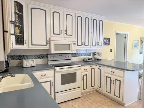 Kitchen - 925 Robinhood Dr, Walhalla, SC 29691 photo 2 of 2