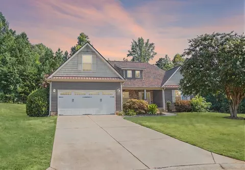 32 Berry Pine Ct, Taylors, SC 29687