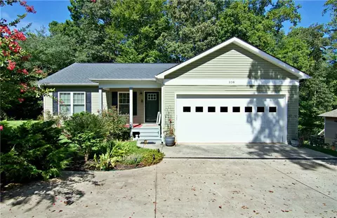 338 W Capewood Ave, Seneca, SC 29678
