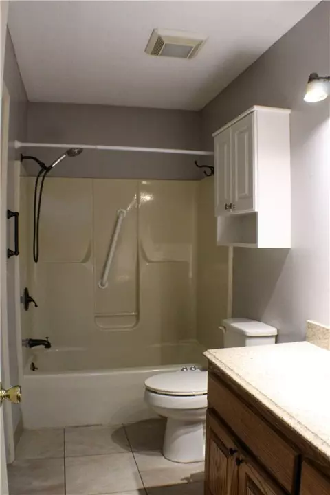 Bath - 102 Hampton Rd, Liberty, SC 29657 photo 3 of 6