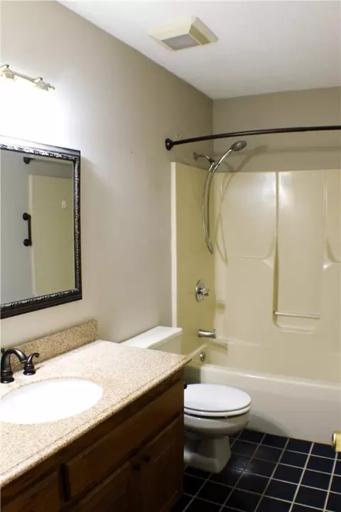 Bath - 102 Hampton Rd, Liberty, SC 29657 photo 5 of 6