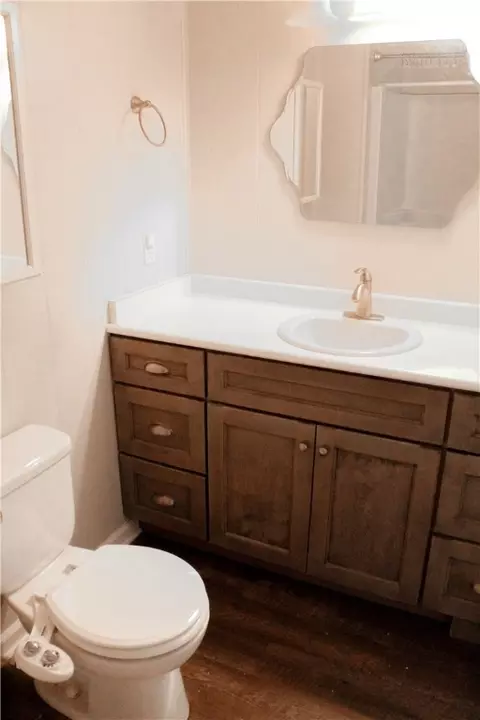 Bath - 102 Hampton Rd, Liberty, SC 29657 photo 2 of 6