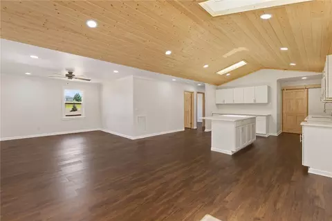 Living - 629 Spearman Rd, Pelzer, SC 29669 photo 3 of 5