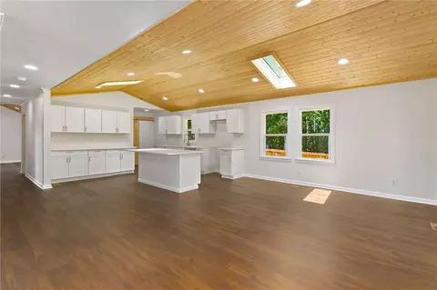 Living - 629 Spearman Rd, Pelzer, SC 29669 photo 2 of 5