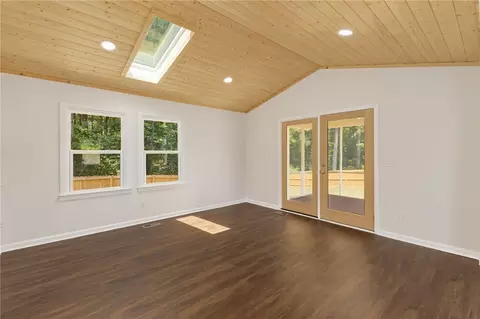 Living - 629 Spearman Rd, Pelzer, SC 29669 photo 4 of 5