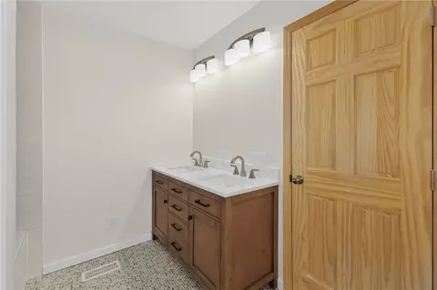 Bath - 629 Spearman Rd, Pelzer, SC 29669 photo 3 of 4