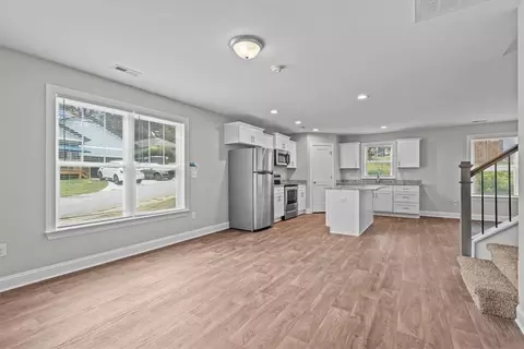 Living - 101 Mountain View Ave, Greer, SC 29650 photo 2 of 6