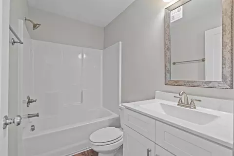 Bath - 101 Mountain View Ave, Greer, SC 29650 photo 3 of 3