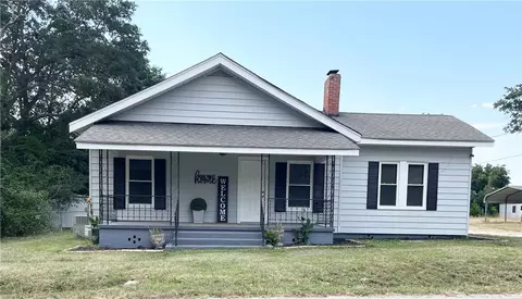 208 Hampton St, Iva, SC 29655