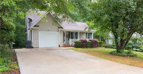 124 Grand Oak Dr, Pendleton, SC 29670