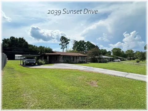 2039 Sunset Dr, Seneca, SC 29672