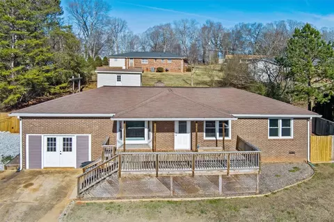 4 S Valley Ln, Greenville, SC 29611