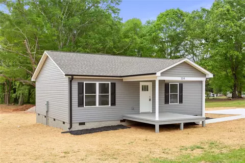 304 Hill St, Westminster, SC 29693