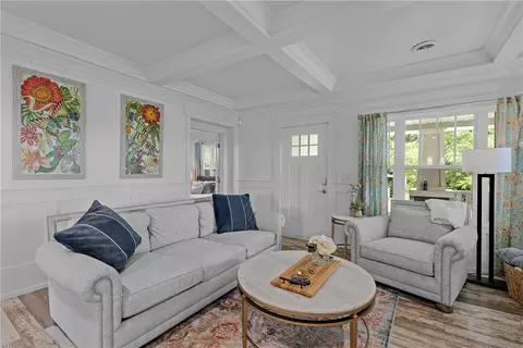 Living - 101 3rd Ave, Easley, SC 29640 photo 3 of 4