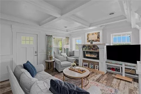Living - 101 3rd Ave, Easley, SC 29640 photo 4 of 4