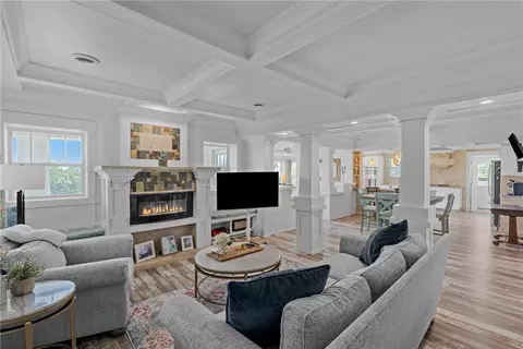 Living - 101 3rd Ave, Easley, SC 29640 photo 1 of 4