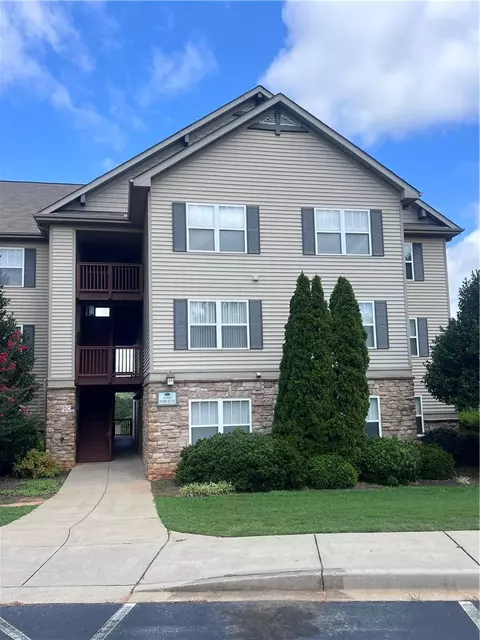 1223 Harts Ridge Dr, Seneca, SC 29678