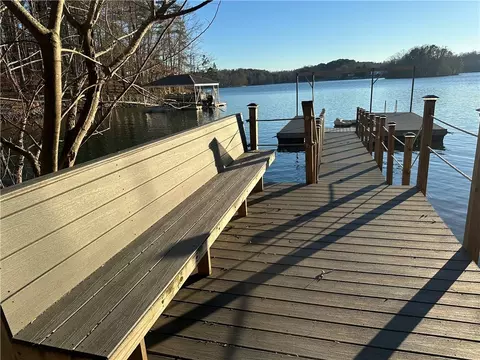 304 Lakeside Dr, Seneca, SC 29672