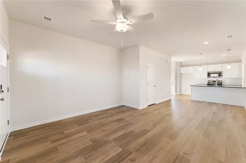 Living - 138 Cotesworth St, Pendleton, SC 29670 photo 3 of 3