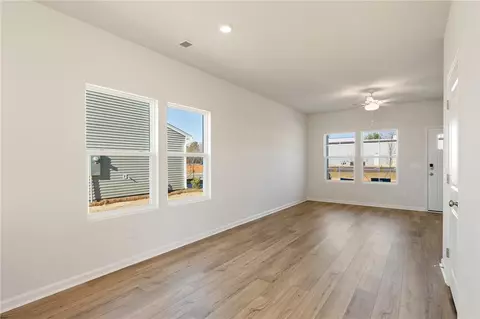 Living - 138 Cotesworth St, Pendleton, SC 29670 photo 2 of 3