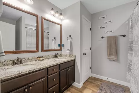 Bath - 669 Spartan Commodor Ln, Inman, SC 29349 photo 1 of 2