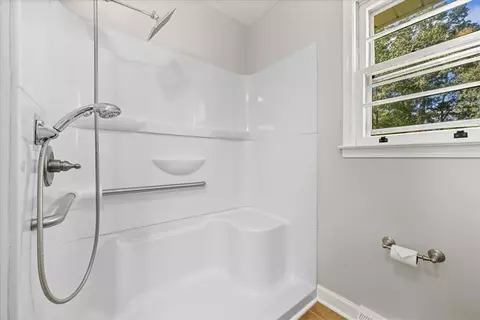 Bath - 374 Mountain View Dr, Central, SC 29630 photo 2 of 3