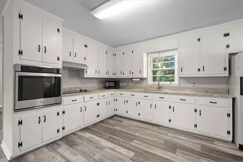 Kitchen - 374 Mountain View Dr, Central, SC 29630 photo 2 of 3