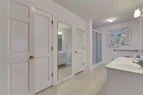 Bath - 705 E Mauldin St, Anderson, SC 29621 photo 3 of 3