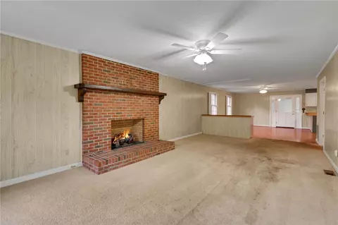 Living - 705 E Mauldin St, Anderson, SC 29621 photo 4 of 8