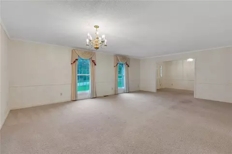 Living - 705 E Mauldin St, Anderson, SC 29621 photo 3 of 8
