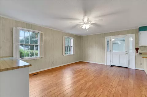 Living - 705 E Mauldin St, Anderson, SC 29621 photo 6 of 8