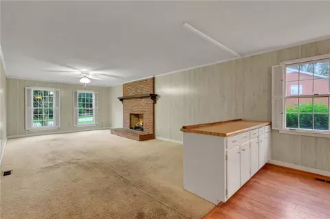Living - 705 E Mauldin St, Anderson, SC 29621 photo 5 of 8