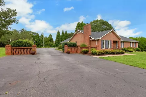 Exterior - 705 E Mauldin St, Anderson, SC 29621 photo 2 of 6