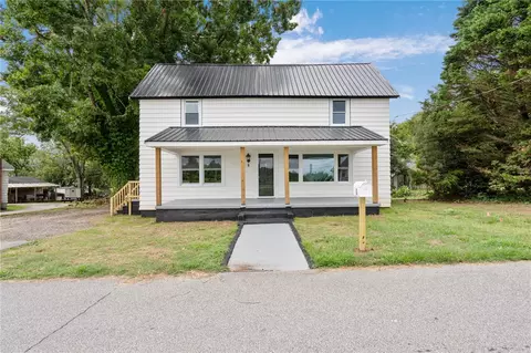 9 Lyman St, Pelzer, SC 29669
