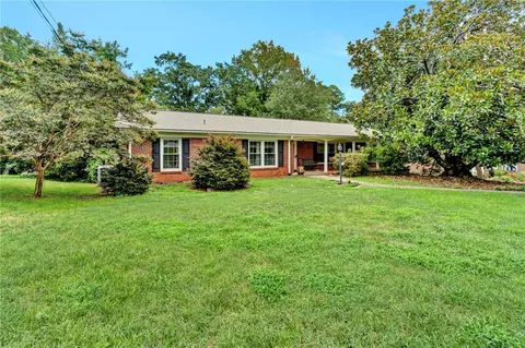 122 Melbourne Ln, Greenville, SC 29615