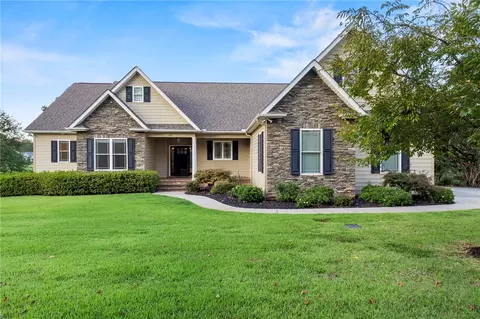 137 Crawford Lake Dr, Easley, SC 29642