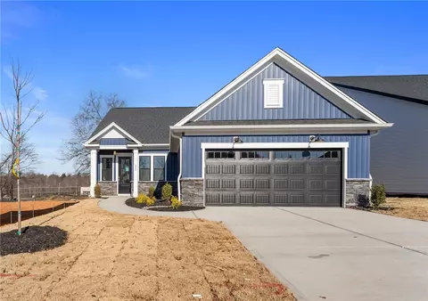 202 Highland St, Taylors, SC 29687