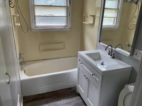 Bath - 204 Cedar Cir, Easley, SC 29642 photo 1 of 2