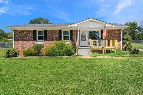 103 Mountain View Dr, Walhalla, SC 29691