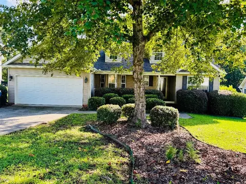 1012 N Lake Dr, Greenwood, SC 29649
