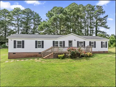 104 Grove Creek Dr, Westminster, SC 29693