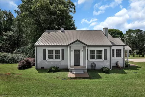 3076 Brookfield Dr, Seneca, SC 29672