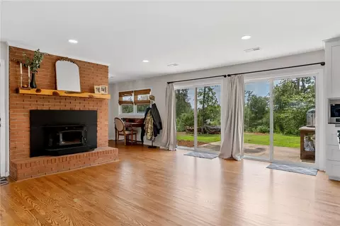 Living - 1806 Danenhower Rd, Pendleton, SC 29670 photo 2 of 3