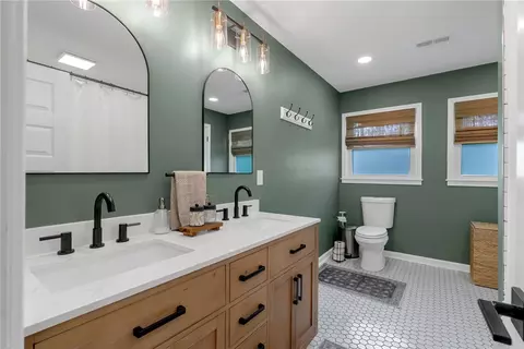 Bath - 1806 Danenhower Rd, Pendleton, SC 29670 photo 1 of 2
