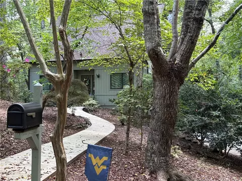 6 Crest Dr, Salem, SC 29676